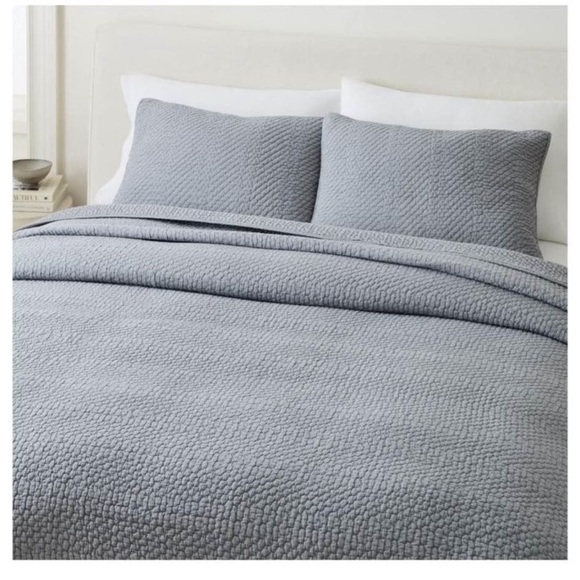 WEST ELM Reflections Matelasse King Shams X2 and Quilt Arctic Blue (NWT)